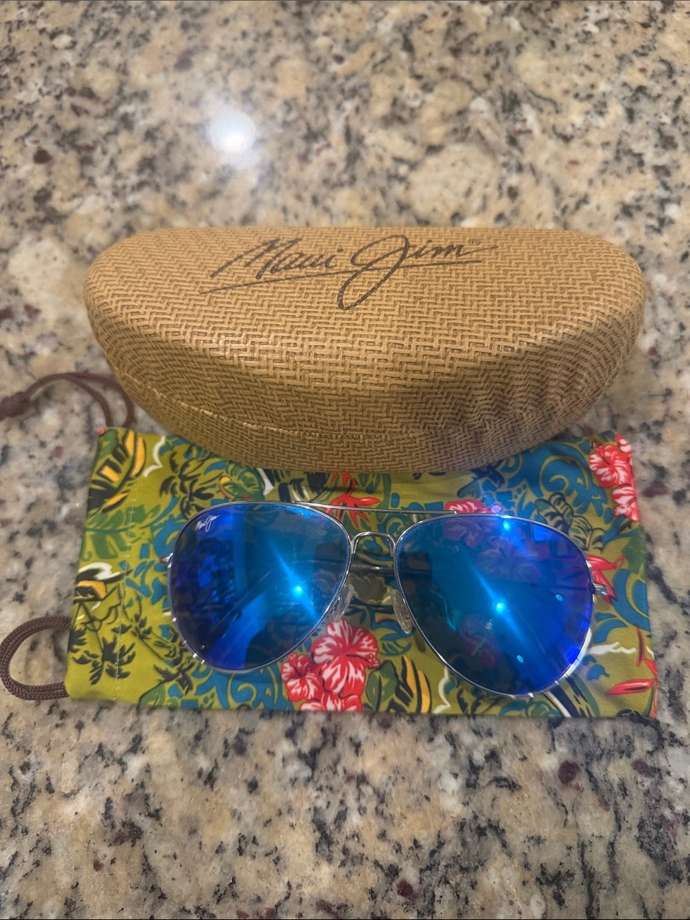 Maui Jim Silver Frame Sunglasses with Blue Mirrored Lenses Maverick - Picture 1 of 14